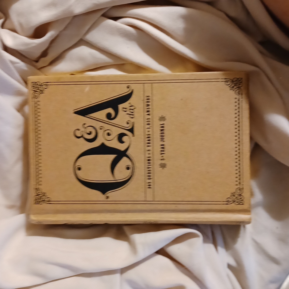 Q & A a Day 5 Year Journal 365 Questions Book